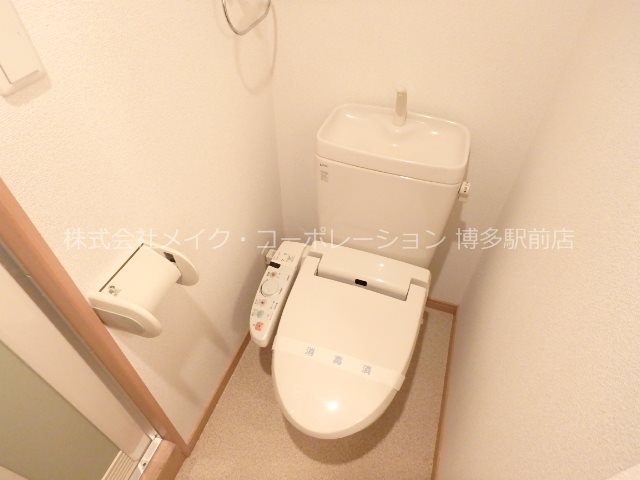 トイレ　※入居中の為別部屋写真使用現状優先