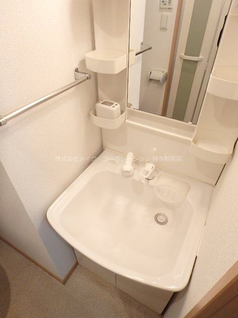 洗面設備　※入居中の為別部屋写真使用現状優先