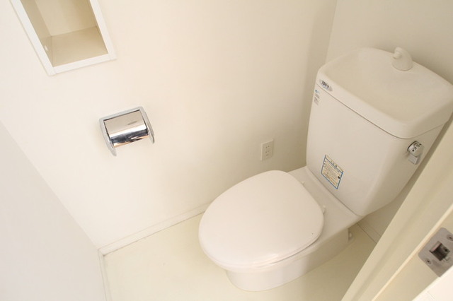 トイレ　トイレには温水洗浄便座を新設予定（反転タイプ）