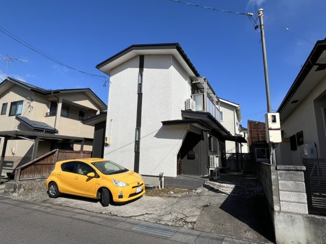 建物外観　南側へ傾斜になっています
