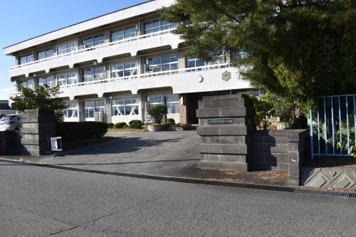 中学校　会津若松市立第六中学校（中学校）まで2644m