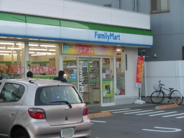 コンビニ　ファミリーマート（コンビニ）まで274m