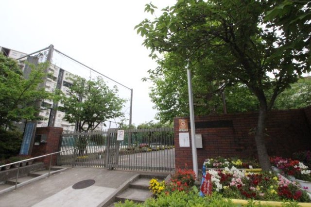 中学校　芦屋市立潮見中学校（中学校）まで1947m