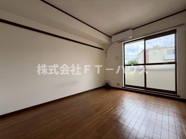 タウニータクボの居間写真