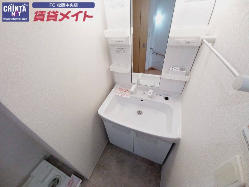 洗面設備　反転タイプ参考写真