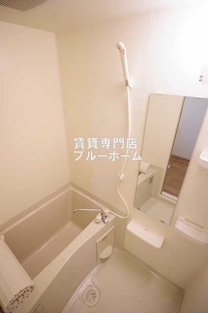 バス・シャワールーム　大きな鏡のあるお風呂！
