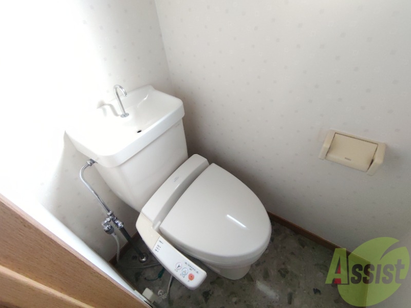 トイレ　トイレとお風呂が別なので清潔に使えて嬉しいですね。