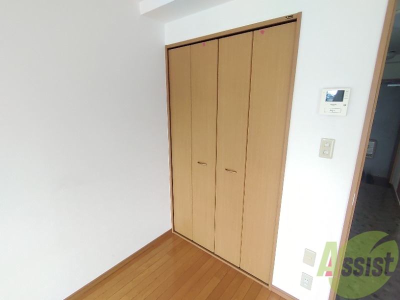 収納　収納はこちらのクローゼットをお使いください。