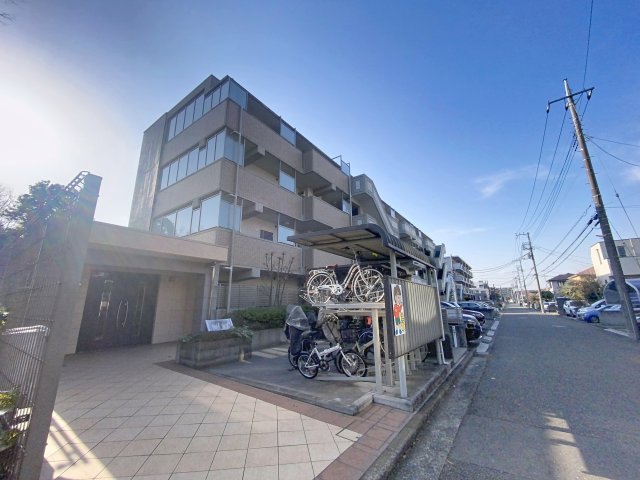 建物外観　仲町台駅徒歩8分のマンションです。