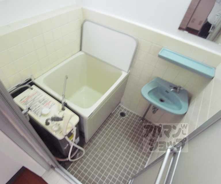 バス・シャワールーム　シャワー付きの浴室です。