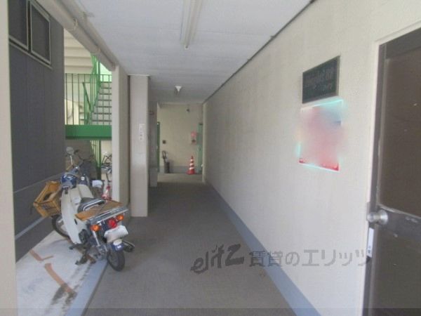 ロビー　通路