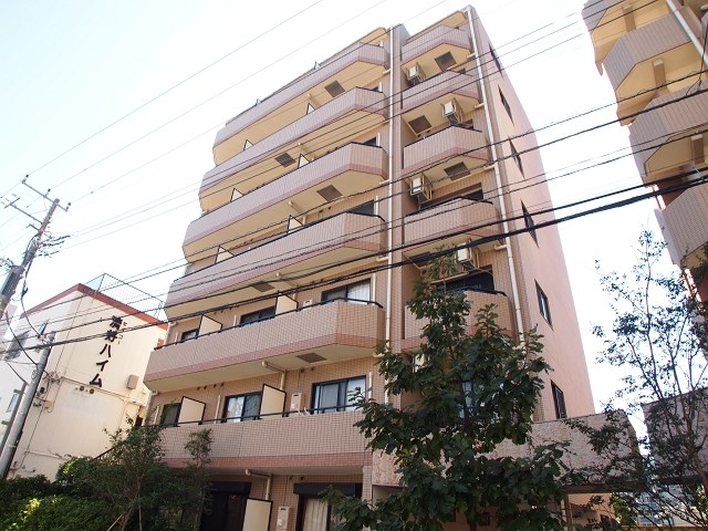 建物外観　豪華なエントランス