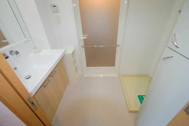 洗面設備　※同タイプの写真となり、実際のお部屋とは異なる場合があります