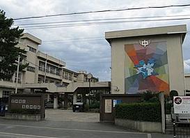 中学校　豊中市立第三中学校（中学校）まで751m