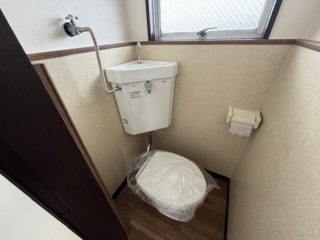 トイレ　新品に交換済み