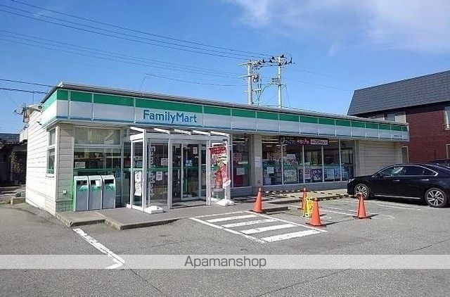 コンビニ　ファミマ　泉中央３丁目店（コンビニ）まで350m