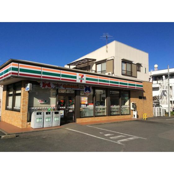 コンビニ　セブンイレブン（コンビニ）まで400m