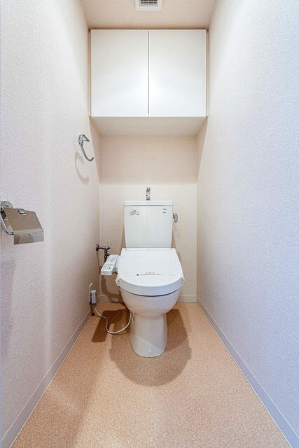 トイレ　※写真は同タイプ住戸です。