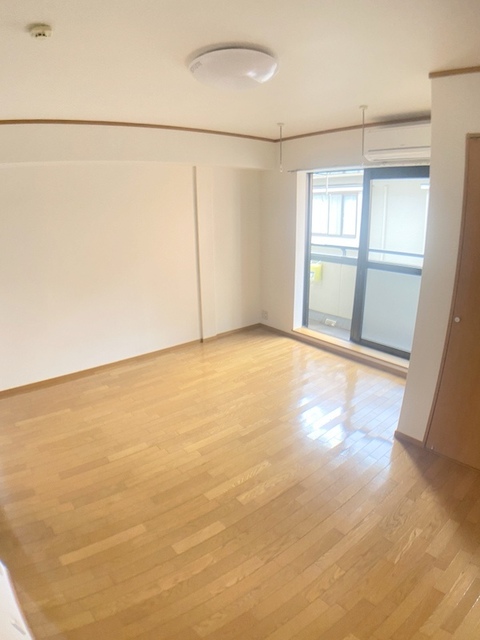 居室・リビング　★８帖の明るいお部屋です★
