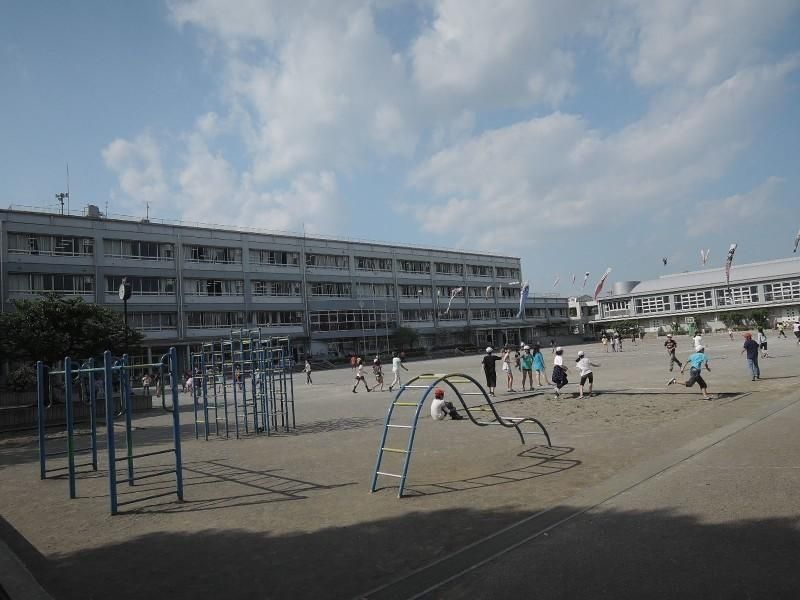 小学校　川崎市立高津小学校（小学校）まで762m