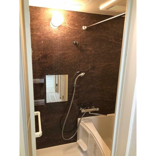 バス・シャワールーム　※同物件の別の部屋の写真になります。