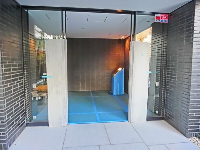 セキュリティ　★風格の漂う正面玄関です★