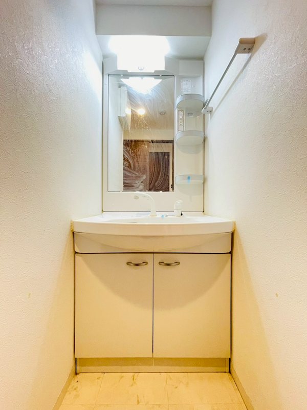 洗面設備　※別部屋の画像です。
