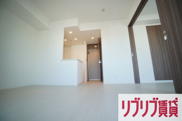 ＪＲ総武線 千葉駅 徒歩2分 15階建 築7年の居間写真