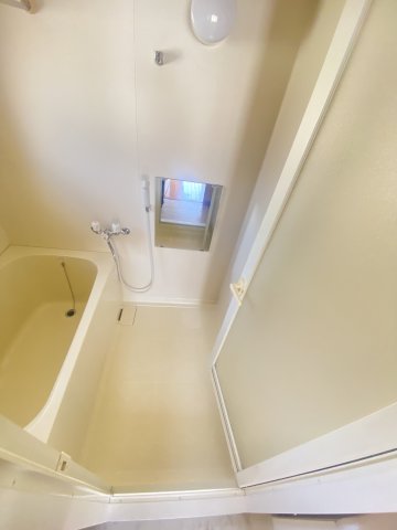 バス・シャワールーム　※写真は同じマンションの違う部屋のものになります。