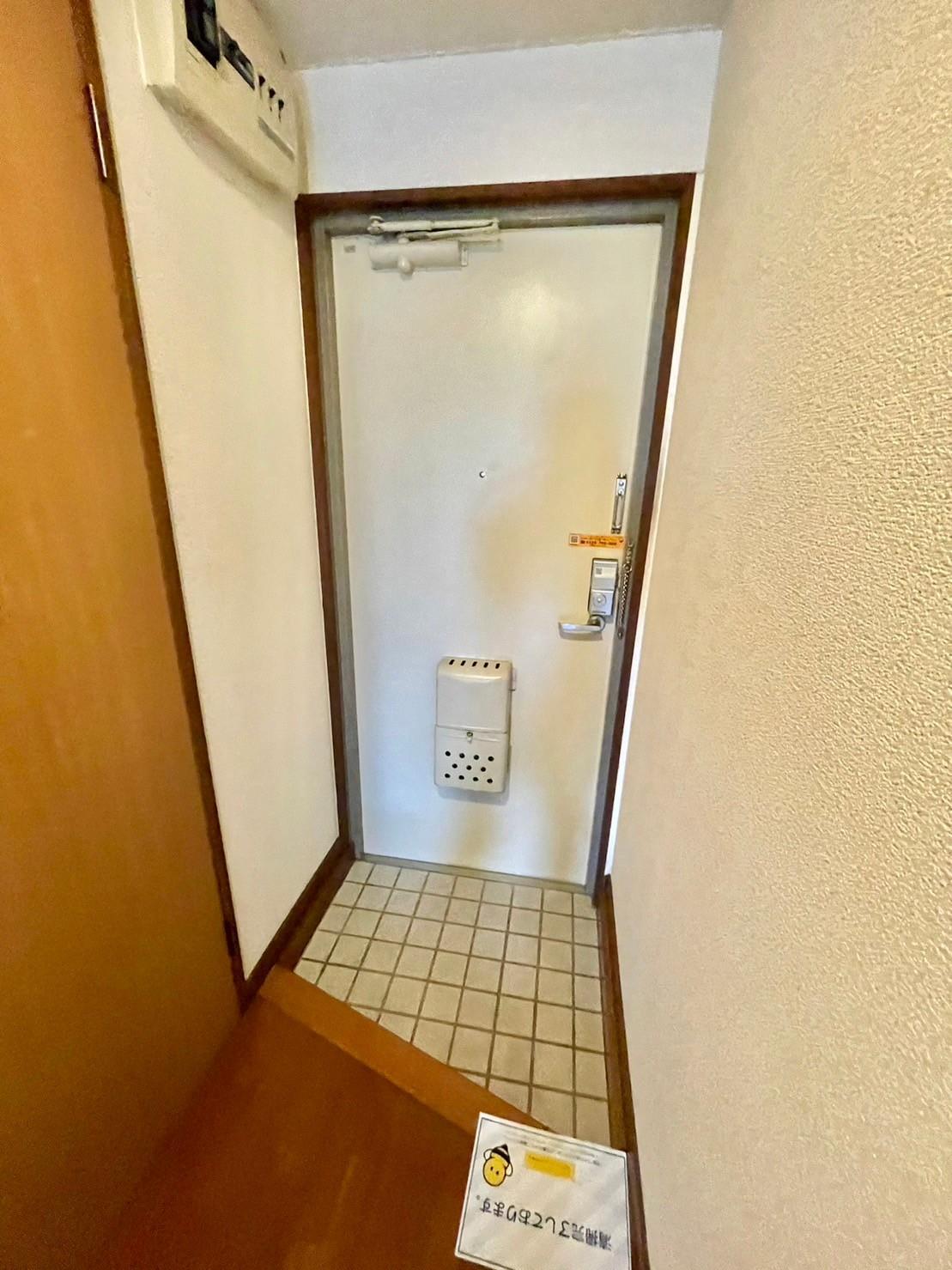 西村コーポの玄関写真