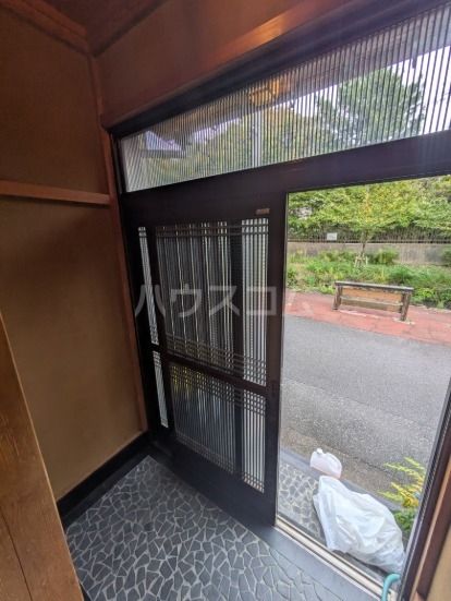 高梨貸家の玄関写真