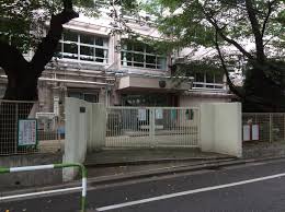 中学校　世田谷区立桜丘中学校（中学校）まで595m