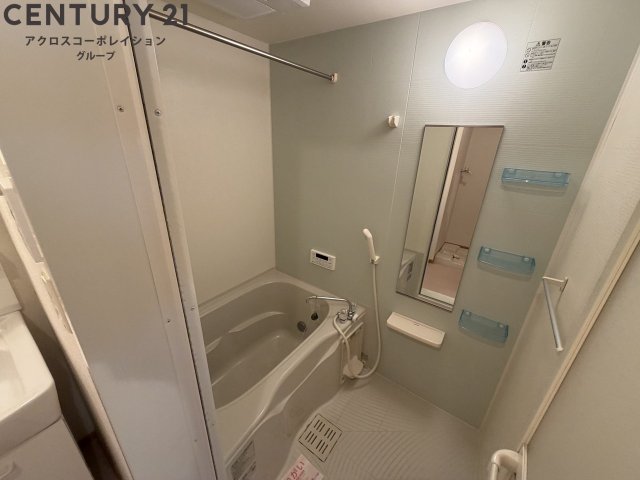 バス・シャワールーム　便利な浴室乾燥機・追い焚き機能付き☆
