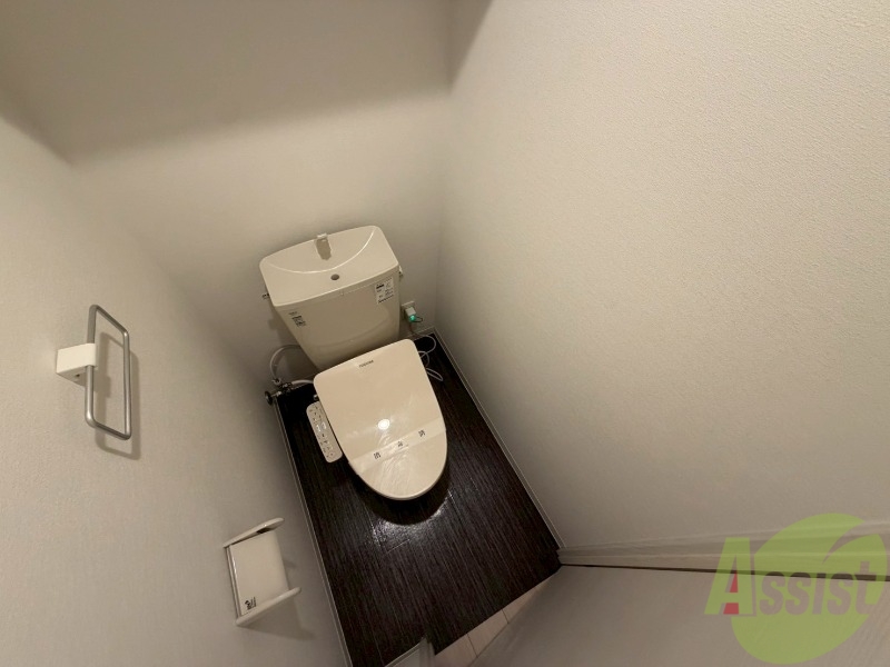 トイレ　こちらはトイレです。清潔感があり、安心して使用できます。