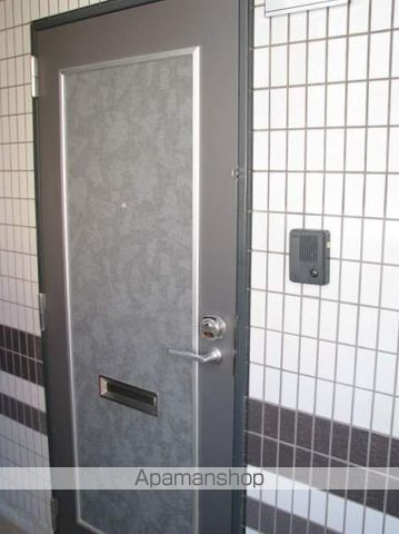 地下鉄七隈線 渡辺通駅 徒歩6分 15階建 築21年の玄関写真