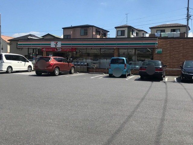コンビニ　セブンイレブン東越谷9丁目店（コンビニ）まで990m