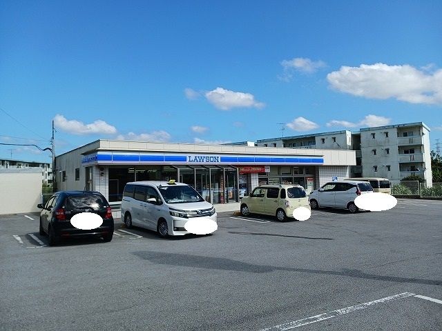 コンビニ　ローソンうるま伊波店（コンビニ）まで1900m