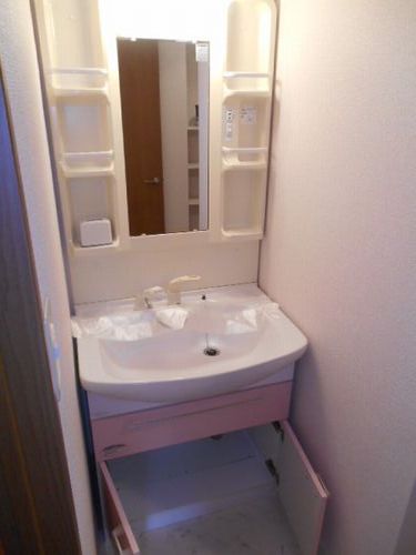 ＪＲ山陽本線 明石駅 バス乗車時間：15分 最寄りバス停で下車 徒歩3分 4階建 築22年の内装写真