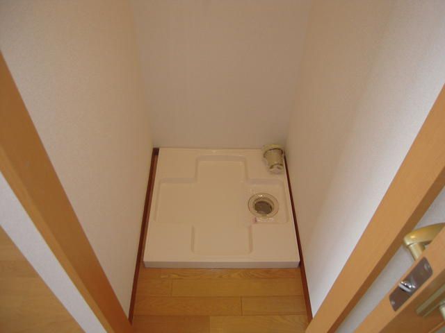 洗面設備　明るい洗面所です
