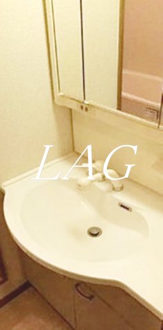 洗面設備　独立洗面台です。（同仕様設備です。）