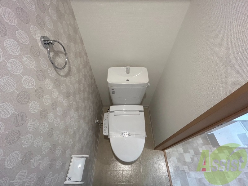 トイレ　トイレには嬉しいウォシュレットつきになります。