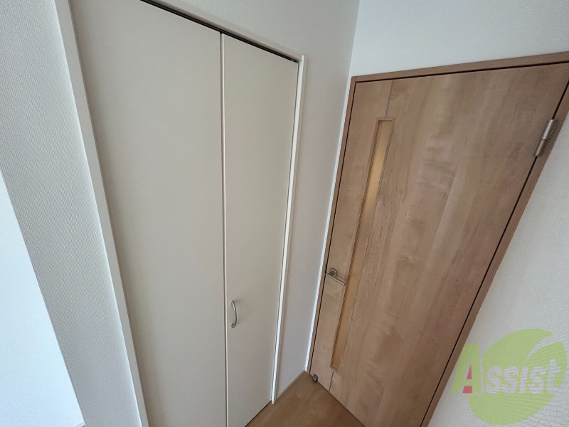 収納　お部屋の中にはクローゼットがございます。