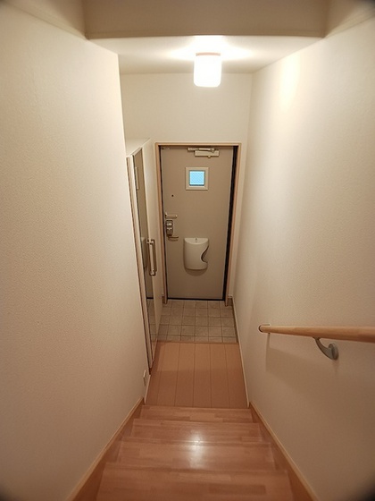 玄関　※別号室の写真です。