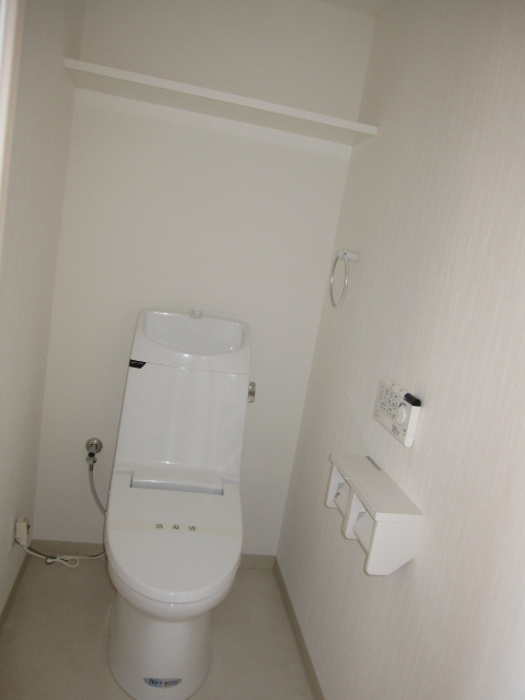 浜松市中央区 4階建 築18年のトイレ写真