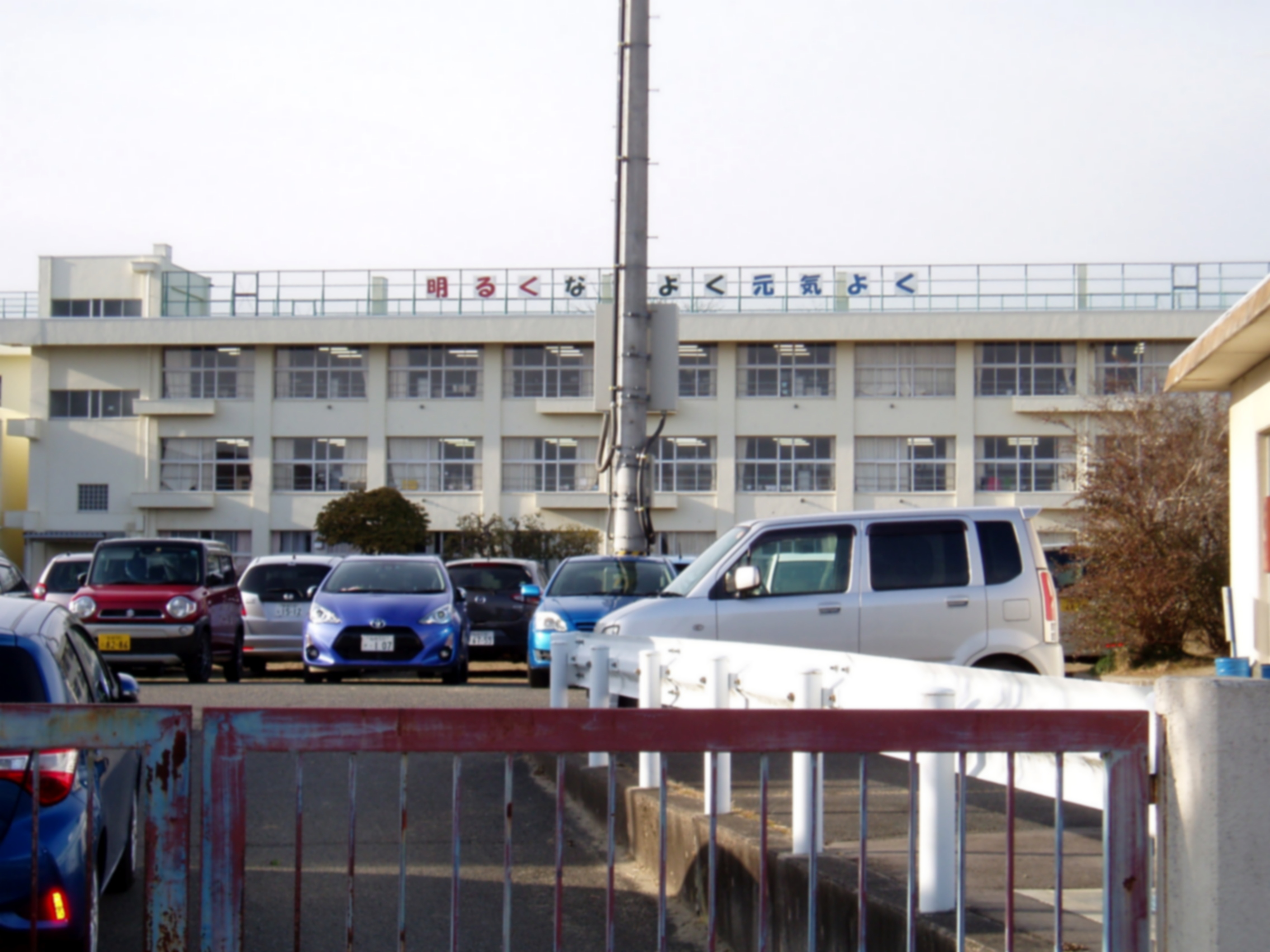 小学校　仙台市立西多賀小学校（小学校）まで975m