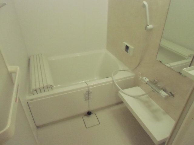 バス・シャワールーム　追い焚き機能・浴室乾燥機完備☆