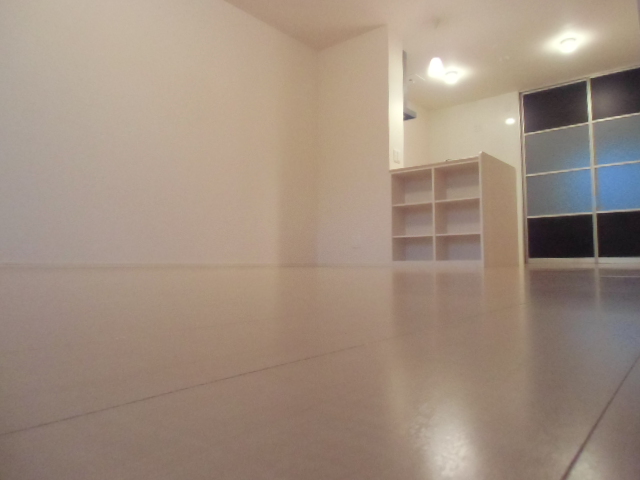 居室・リビング　お洒落なカウンターシステムキッチン付の広々リビングです☆