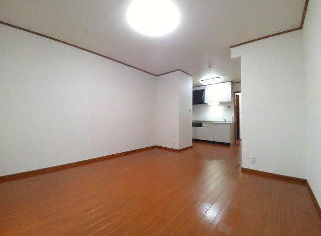 居室・リビング　広々リビングの様子は