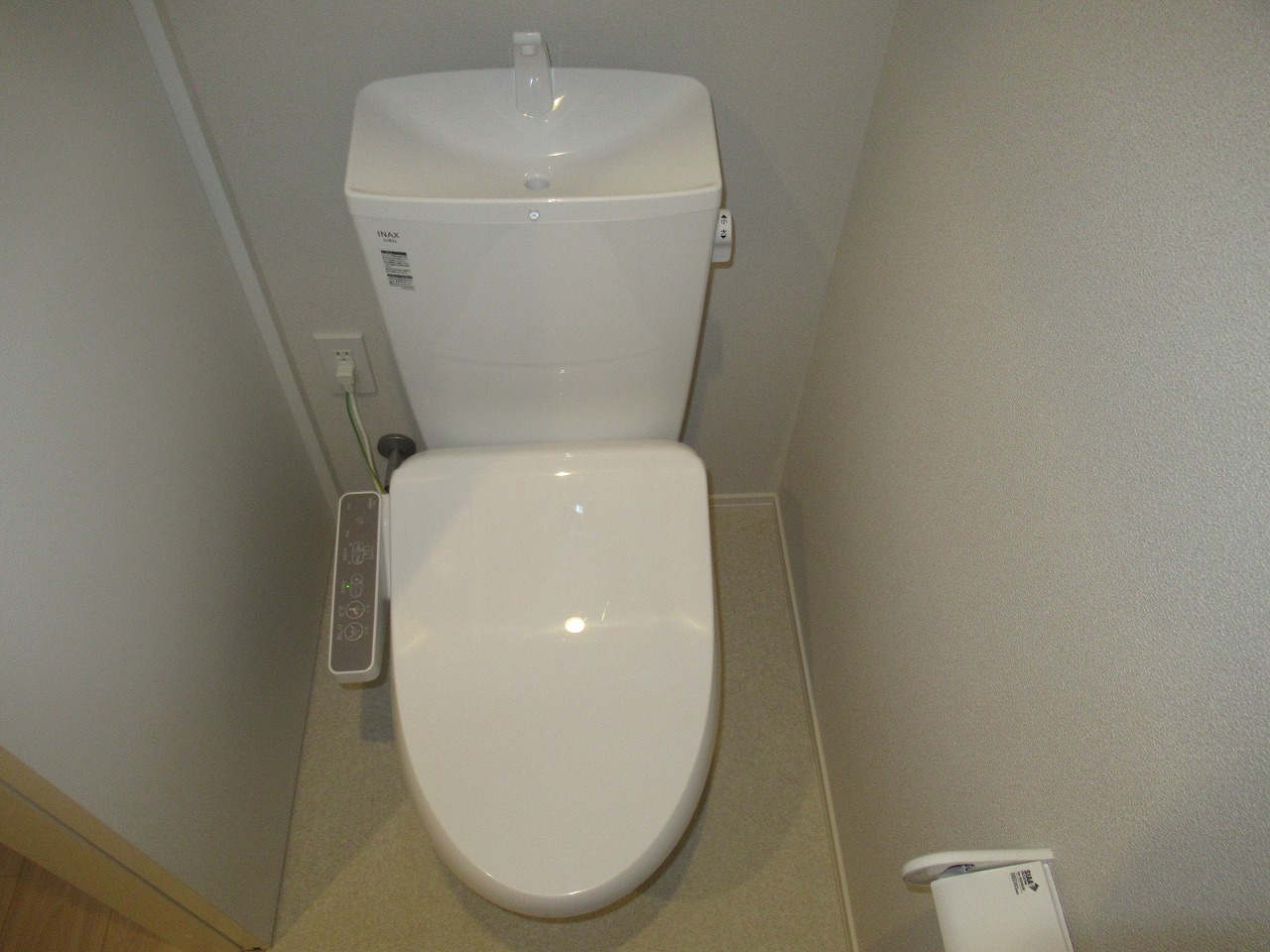 トイレ　ウォシュレット付のトイレになります。