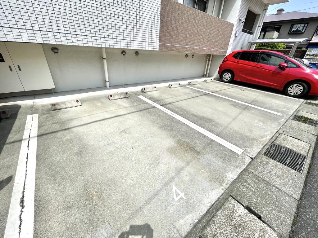 駐車場　駐車場も空きあります！